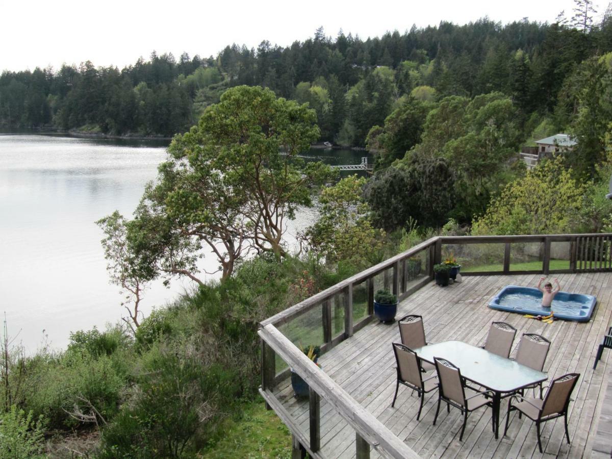 Arbutus Cove Guesthouse Metchosin Bagian luar foto