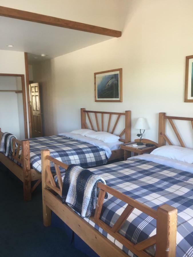 Arbutus Cove Guesthouse Metchosin Bagian luar foto