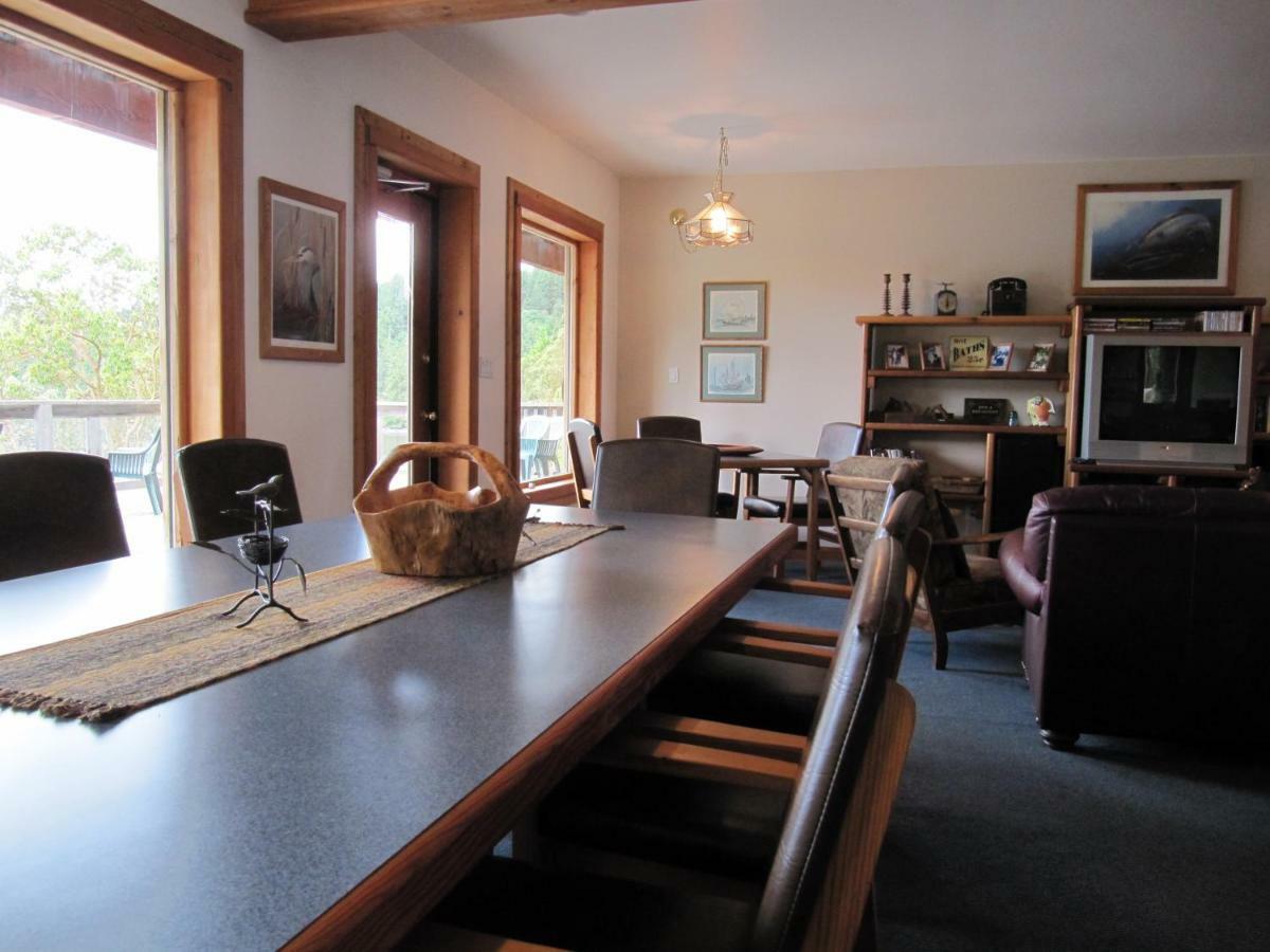 Arbutus Cove Guesthouse Metchosin Bagian luar foto